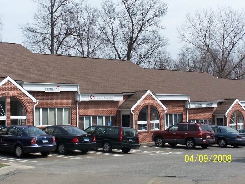 4 Oxford Rd, Milford, CT à louer - Photo principale – Image 1 sur 9