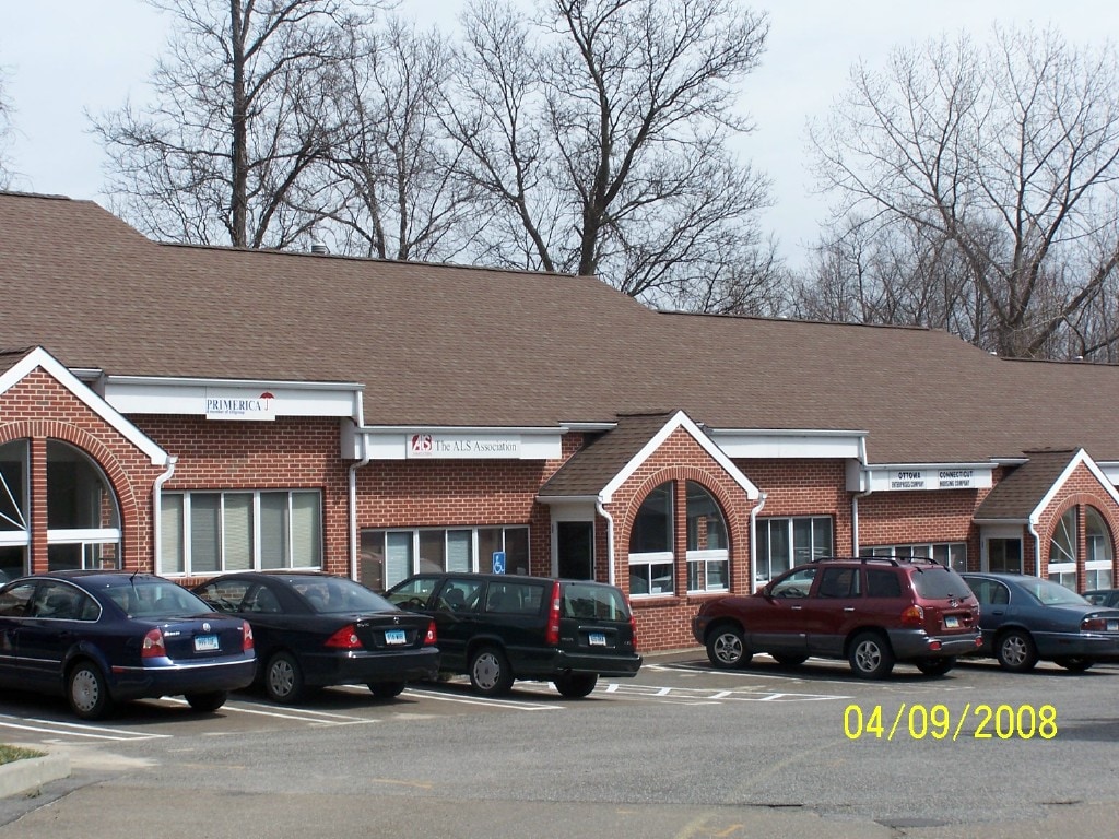 4 Oxford Rd, Milford, CT à louer Photo principale– Image 1 sur 10