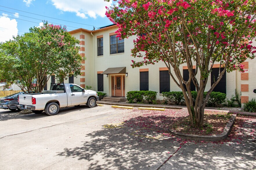 1823 Fort View Rd, Austin, TX à vendre - Photo de l’immeuble – Image 2 sur 9