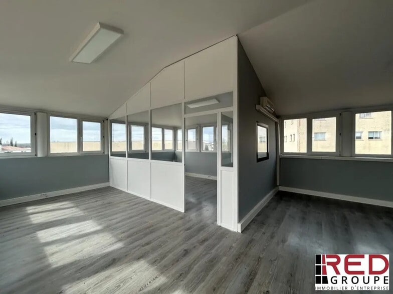 Zone Des Jallassieres, Éguilles à louer - Photo intérieure – Image 3 sur 4