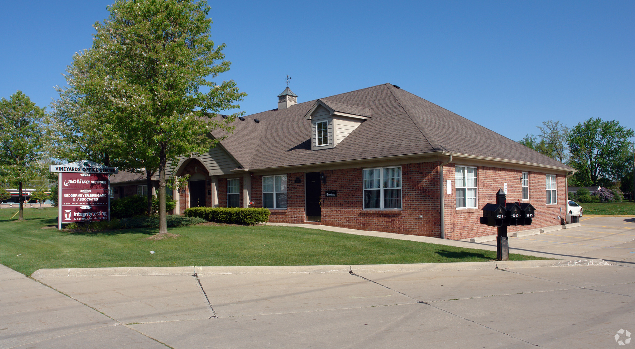 5995-6015 19 Mile Rd, Sterling Heights, MI à louer Photo principale– Image 1 sur 6