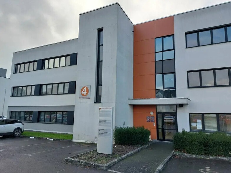 Bureau dans Saint-Grégoire à louer - Photo de l’immeuble – Image 1 sur 5