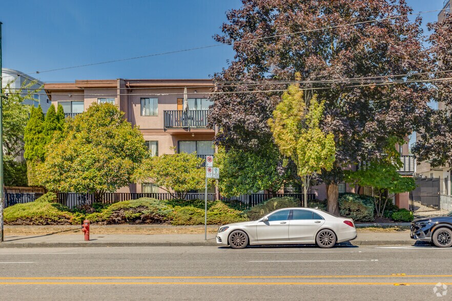 1603 Broadway E, Vancouver, BC à vendre - Photo principale – Image 1 sur 1