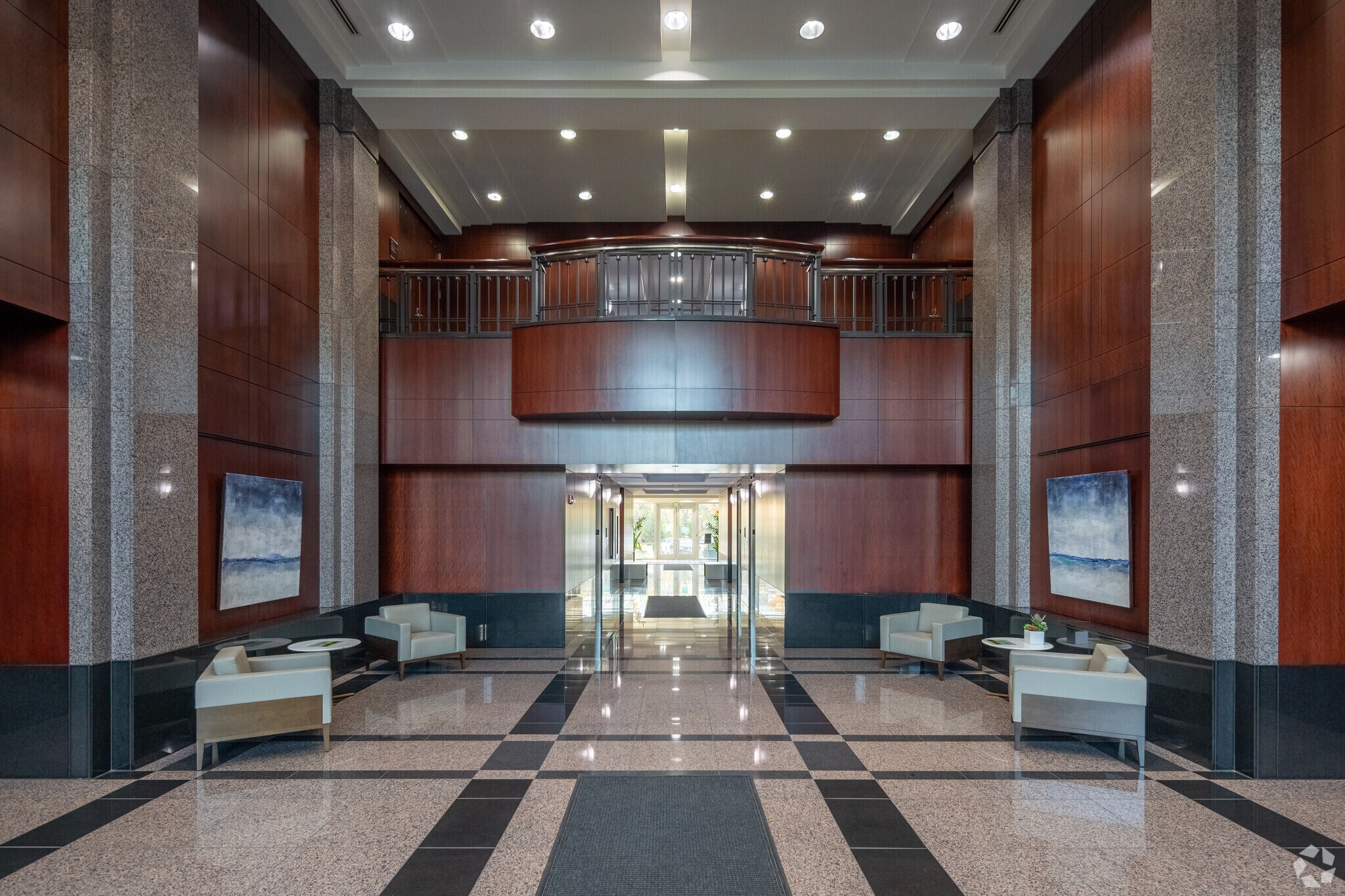 840 Crescent Centre Dr, Franklin, TN à louer Hall d’entrée– Image 1 sur 2