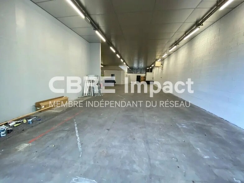 Local d’activités dans Dijon à louer - Photo de l’immeuble – Image 3 sur 13