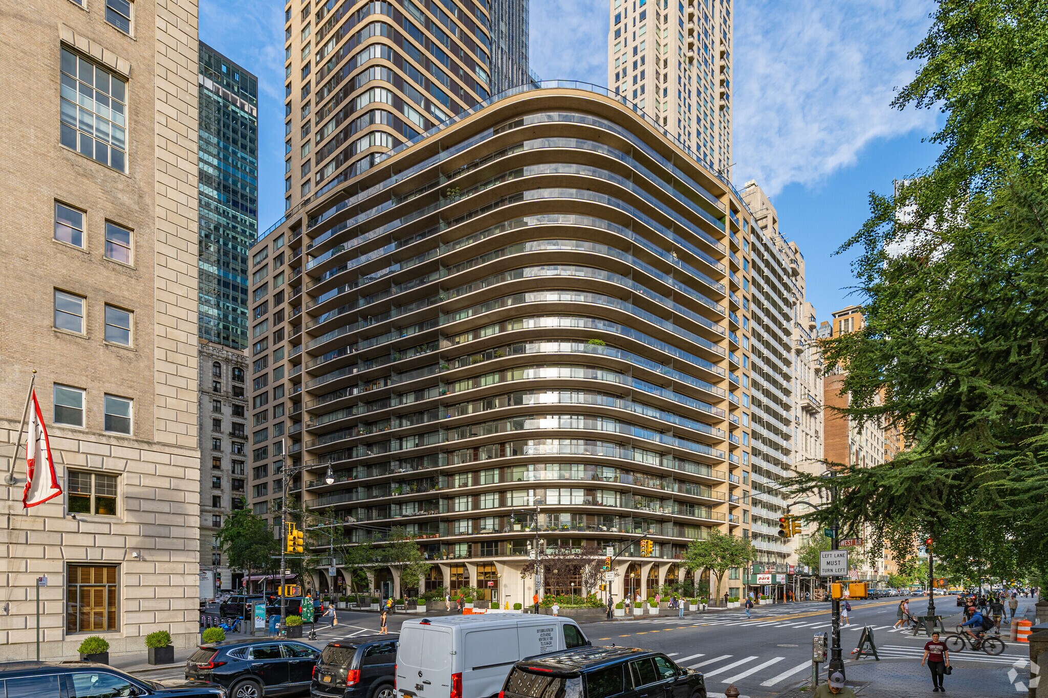 200 Central Park S, New York, NY à louer Photo principale– Image 1 sur 34
