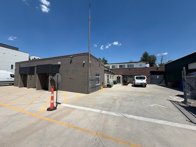 2670 S Delaware St, Denver, CO à louer - Photo de l’immeuble – Image 2 sur 7