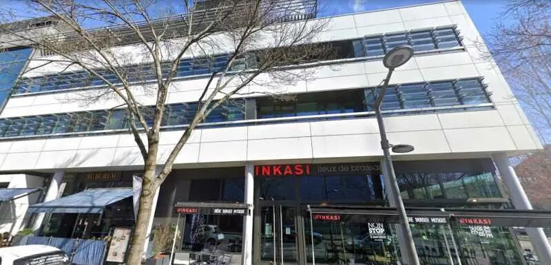 Bureau dans à louer - Photo de l’immeuble – Image 1 sur 12