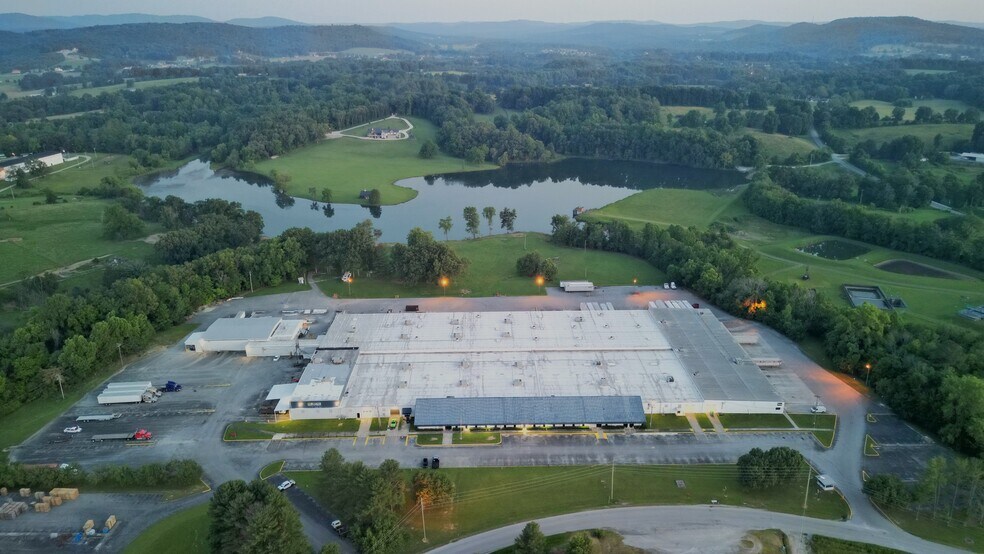 214 Industrial Park Rd, Livingston, TN à louer - Photo principale – Image 1 sur 18