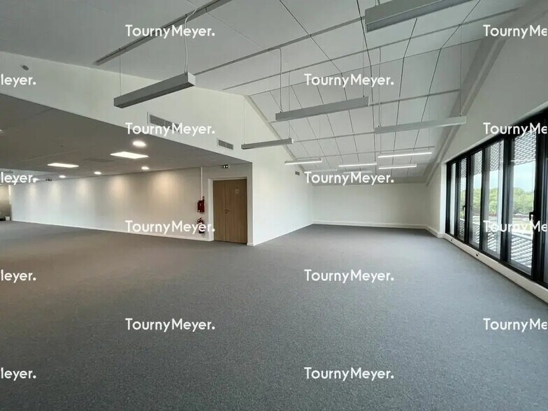 Bureau dans Bordeaux à louer - Photo de l’immeuble – Image 3 sur 12