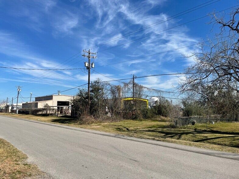 1600 3rd Ave, La Marque, TX à louer - Photo principale – Image 1 sur 13