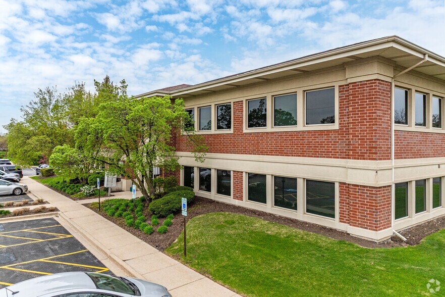 480 E Roosevelt Rd, West Chicago, IL à vendre - Photo de l’immeuble – Image 2 sur 5