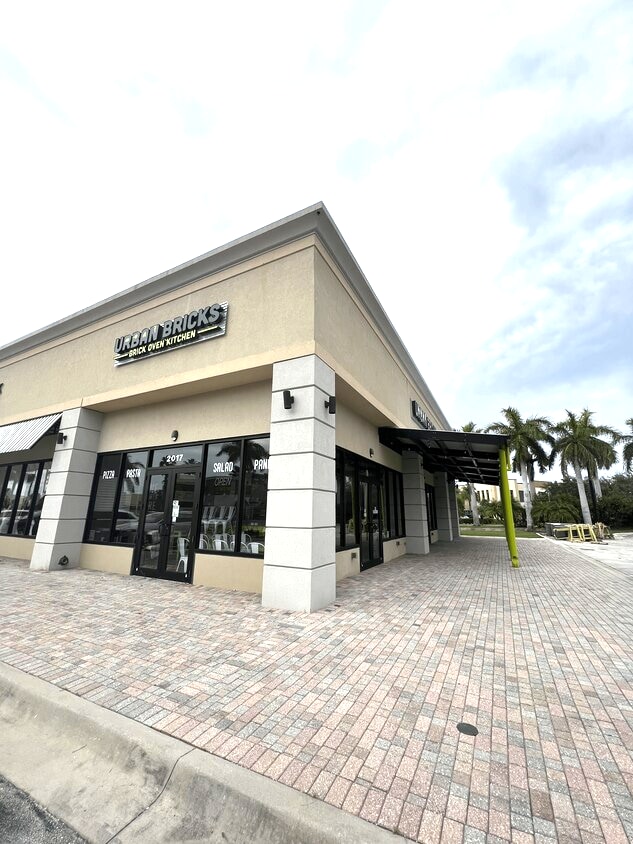 2089 Indian River Blvd, Vero Beach, FL à louer Photo de l’immeuble– Image 1 sur 10