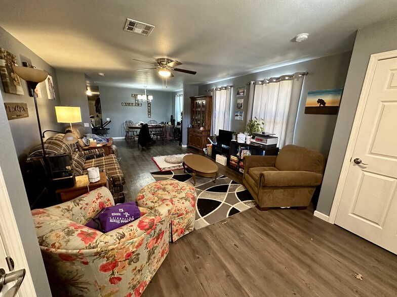 212 E Garfield Ave, Greensburg, KS à vendre - Photo de l’immeuble – Image 2 sur 26