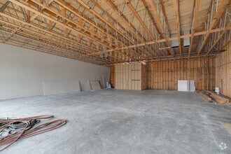 30860 NW Pacific St, North Plains, OR à louer Photo intérieure– Image 2 sur 5