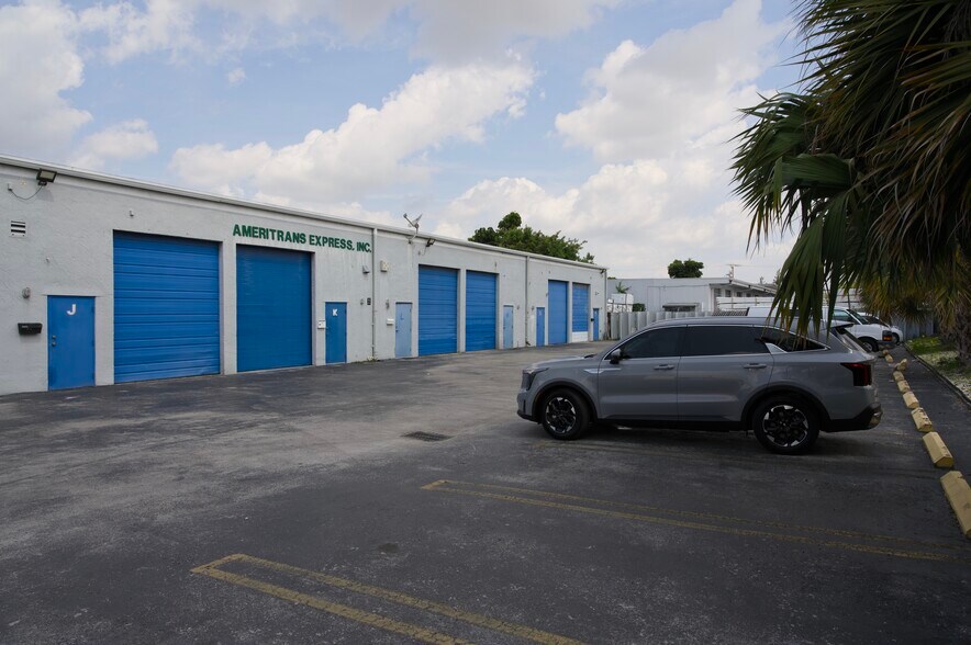 7215 NW 41st St, Miami, FL à vendre - Photo de l’immeuble – Image 3 sur 17