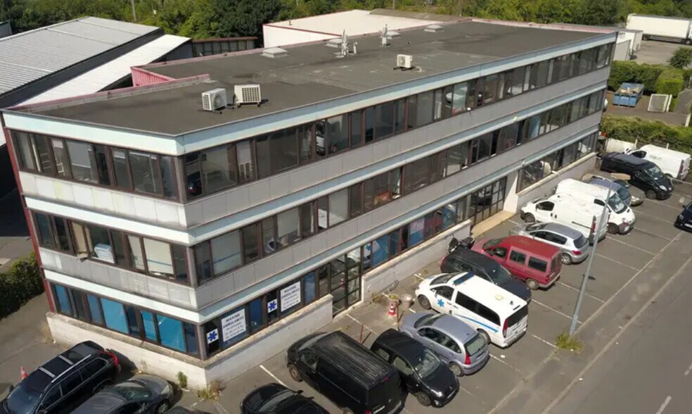 29-31 Rue Des Entrepreneurs, Carrières-sur-Seine à louer - Photo de l’immeuble – Image 3 sur 4
