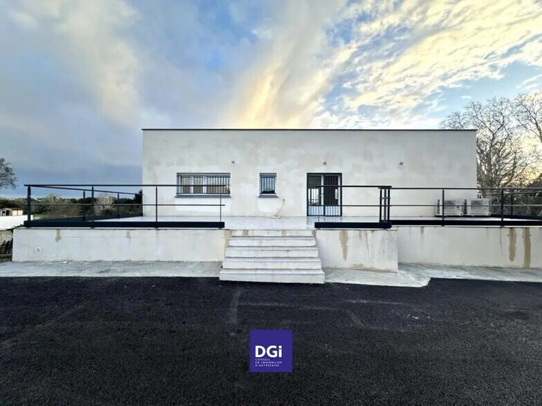 Bureau dans Générac à louer - Photo de l’immeuble – Image 1 sur 7
