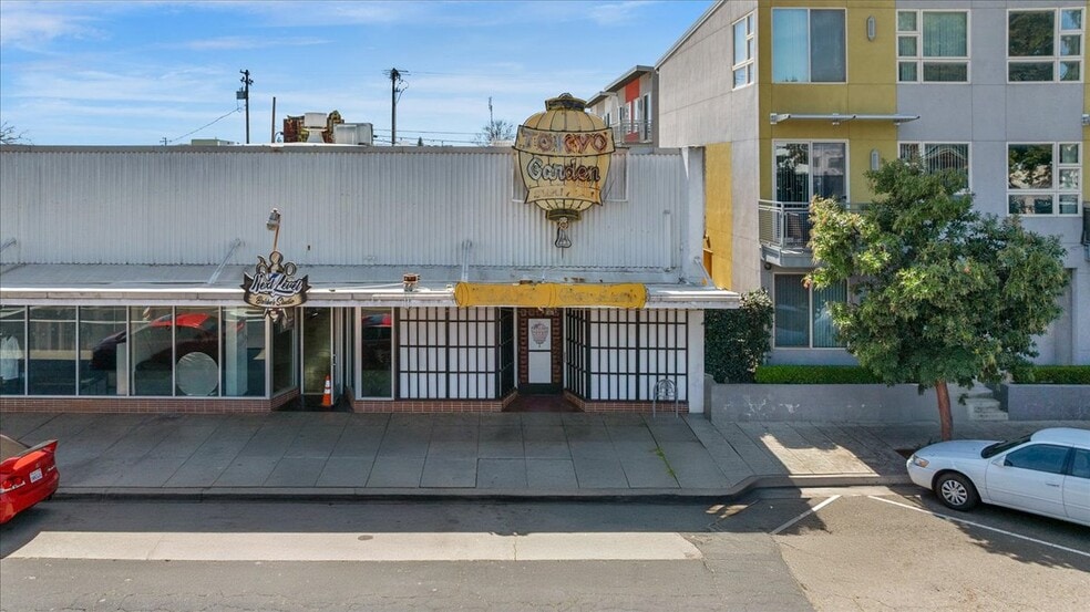 1703-1711 Fulton St, Fresno, CA à louer - Photo de l’immeuble – Image 1 sur 28