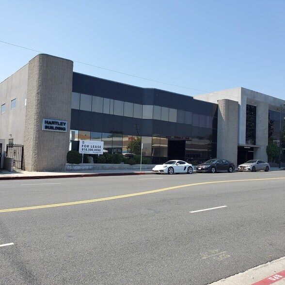 209 E Alameda Ave, Burbank, CA à louer - Photo de l’immeuble – Image 2 sur 5