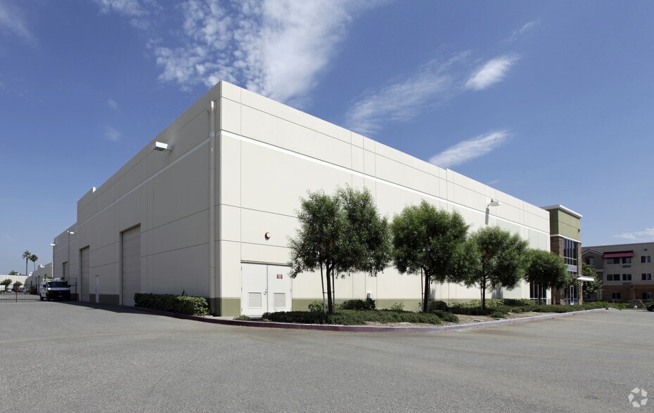 378 E Commercial Rd, San Bernardino, CA à vendre - Photo de l’immeuble – Image 3 sur 3