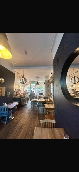 38 The Pantiles, Tunbridge Wells à louer - Photo de l’immeuble – Image 2 sur 5