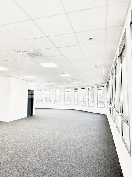 Bureau dans Bonneuil-sur-Marne à louer - Photo de l’immeuble – Image 1 sur 4
