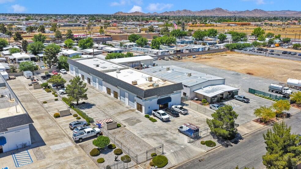 13560 Tonikan Rd, Apple Valley, CA à vendre - Photo de l’immeuble – Image 2 sur 11