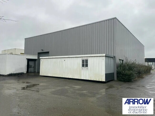 Plus de détails pour Local d'activités à louer