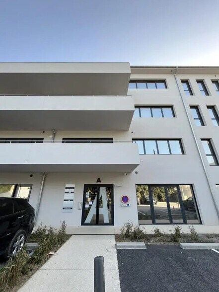 Bureau dans Aubagne à louer - Photo de l’immeuble – Image 1 sur 10