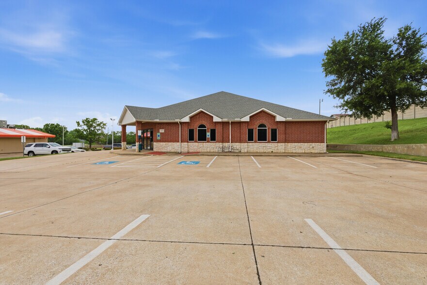 1695 S State Highway 121, Lewisville, TX à vendre - Photo de l’immeuble – Image 3 sur 26