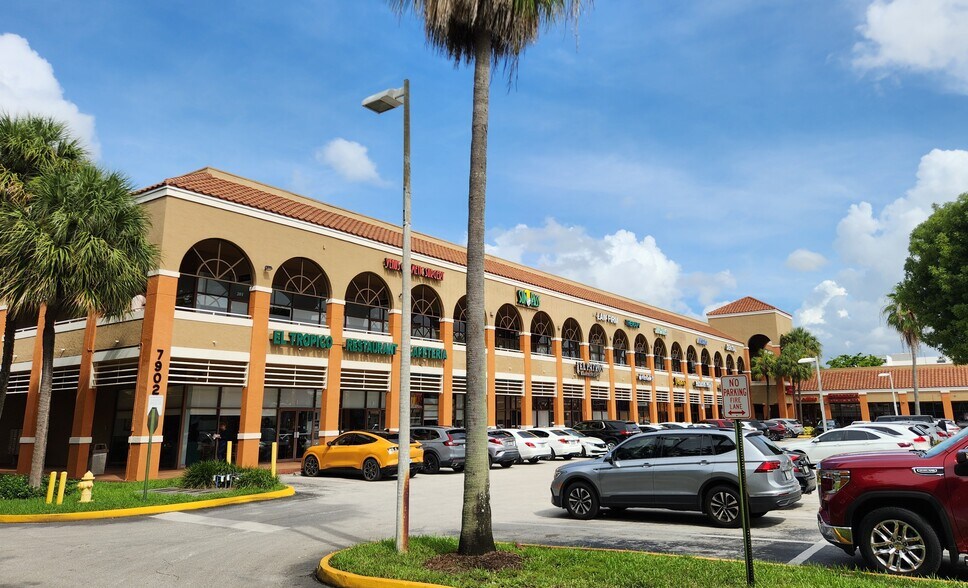 7902-7930 NW 36th St, Doral, FL à louer - Photo de l’immeuble – Image 2 sur 12