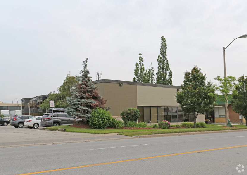 208 Evans Ave, Toronto, ON à louer - Photo de l’immeuble – Image 3 sur 8