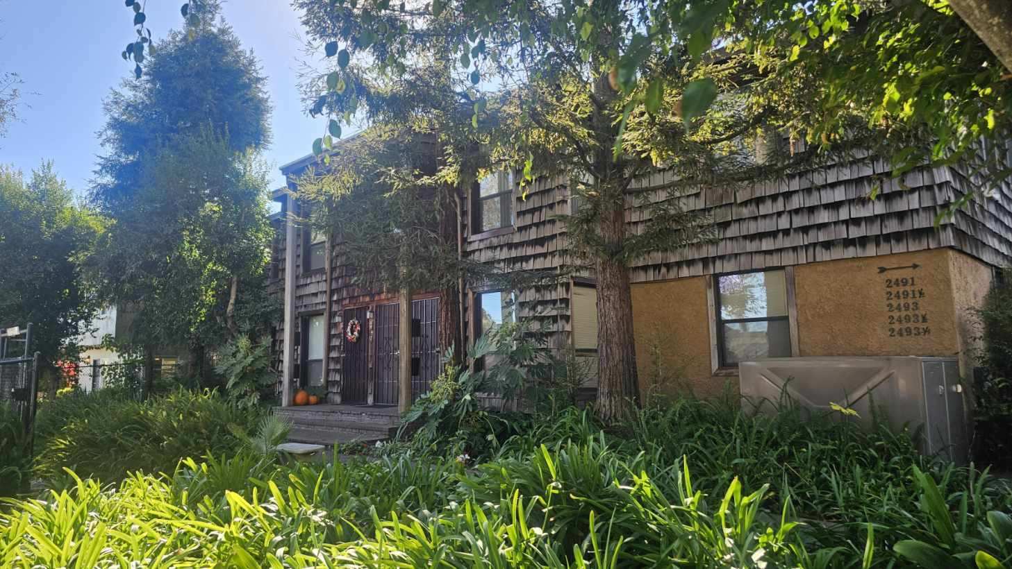 2497 S Barrington Ave, Los Angeles, CA à vendre Photo de l’immeuble– Image 1 sur 6