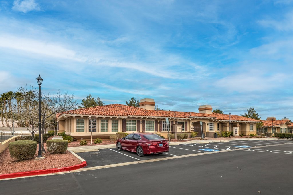 3145 E Warm Springs Rd, Las Vegas, NV à louer Photo de l’immeuble– Image 1 sur 8