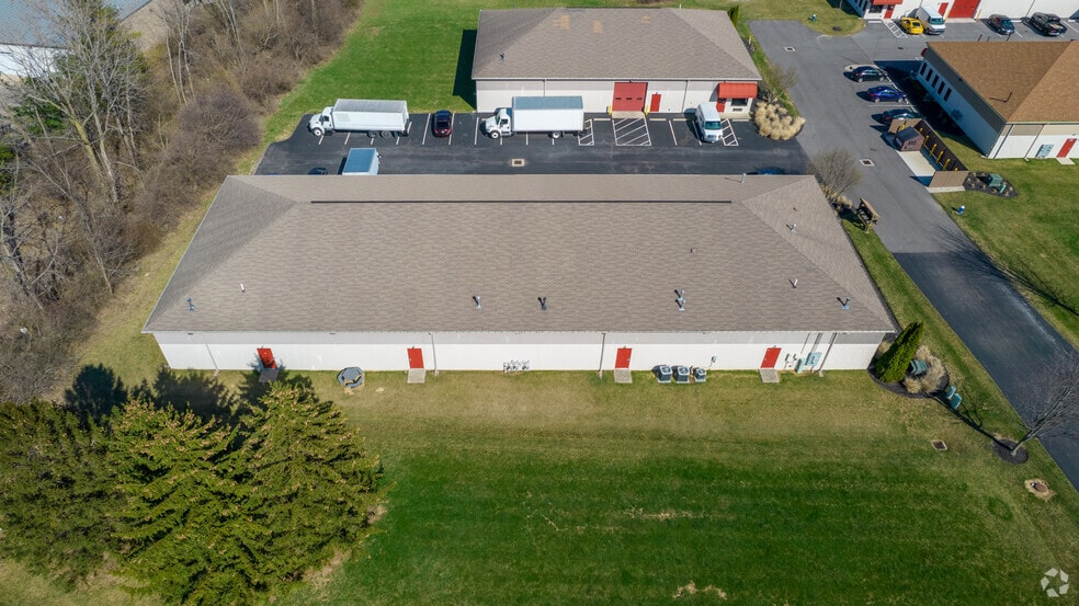 4138-4142 Weaver Ct E, Hilliard, OH à louer - Photo de l’immeuble – Image 2 sur 7