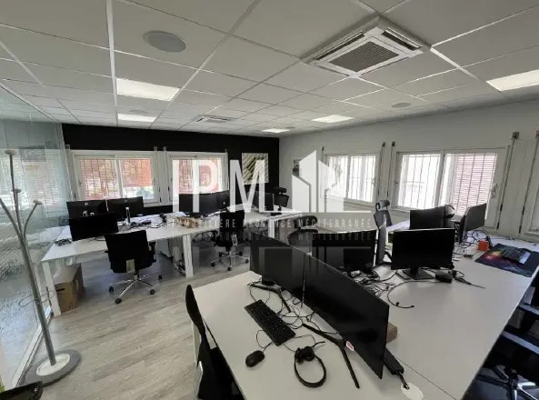 Bureau dans Vitrolles à louer - Photo de l’immeuble – Image 3 sur 8