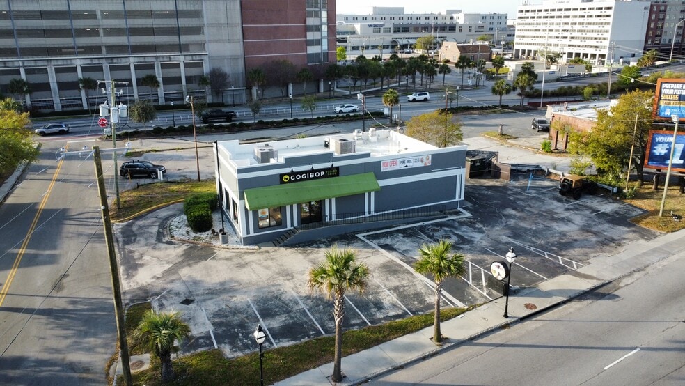 221 Spring St, Charleston, SC à louer - Photo principale – Image 1 sur 15