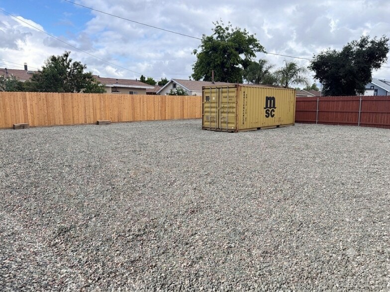 767 E Emporia St, Ontario, CA à louer - Photo de l’immeuble – Image 2 sur 2