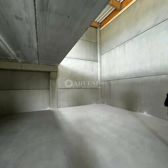 Local d'activités dans Vailhauquès à vendre - Photo de l’immeuble – Image 2 sur 6