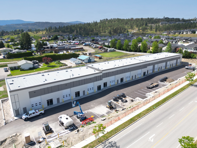 3196 Appaloosa Rd, Kelowna, BC à louer - Photo de l’immeuble – Image 3 sur 4