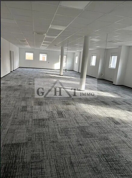 Bureau dans Villeneuve-la-Garenne à louer - Photo de l’immeuble – Image 2 sur 4