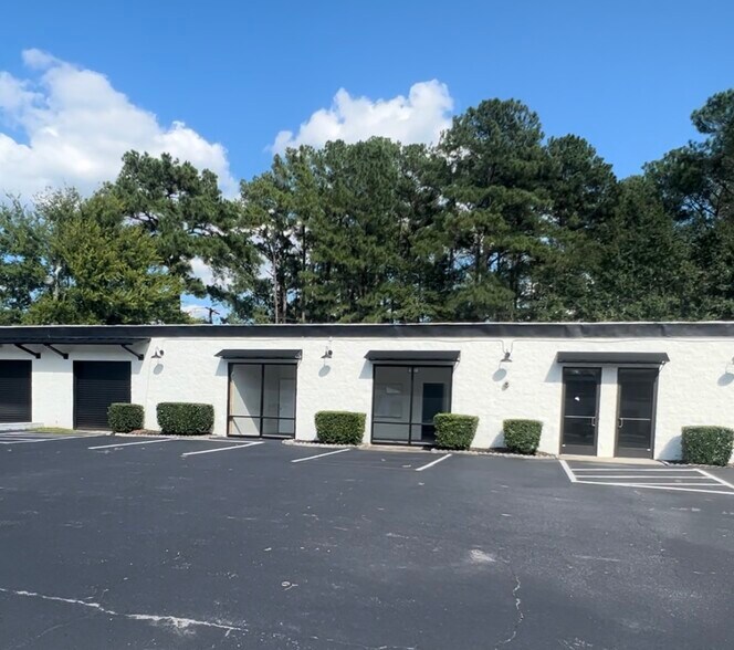 3038 McNaughton Dr, Columbia, SC à vendre - Photo de l’immeuble – Image 3 sur 10