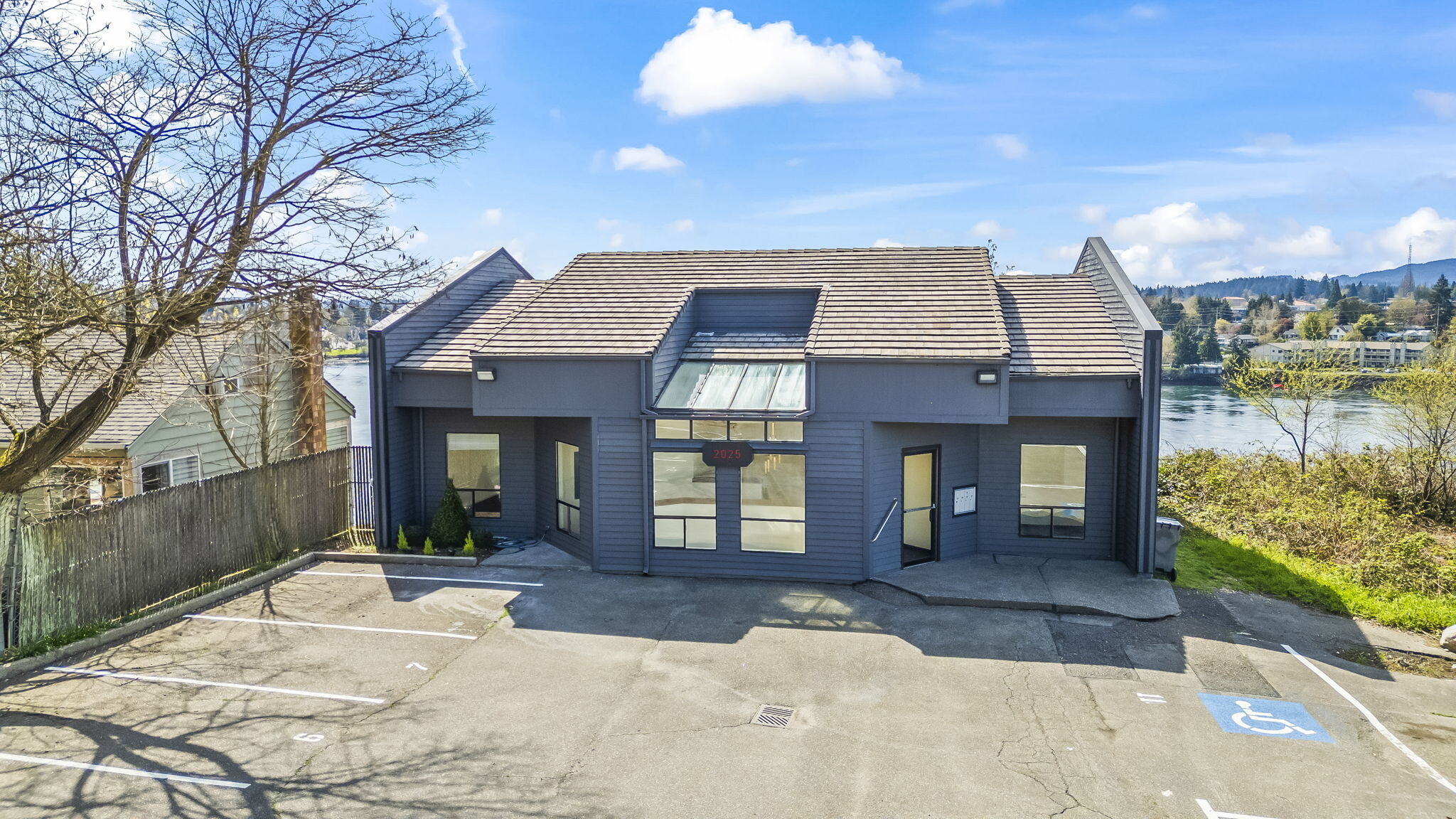 2025 Wheaton Way, Bremerton, WA à vendre Photo de l’immeuble– Image 1 sur 18