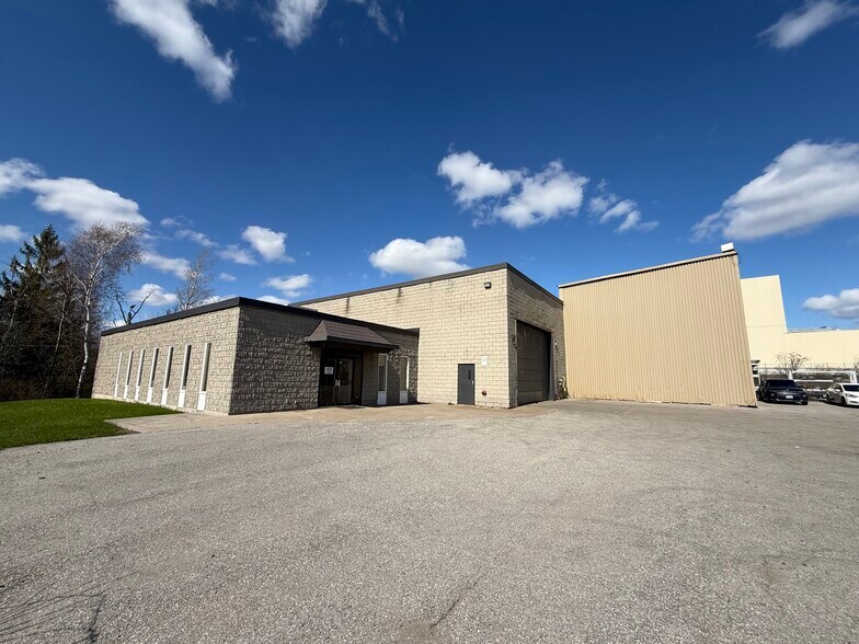 171 Fuller Rd, Ajax, ON à vendre - Photo de l’immeuble – Image 2 sur 15