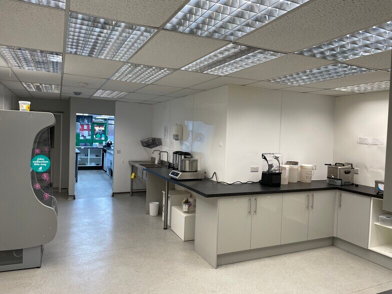 56 Market St, Eastleigh à louer - Photo de l’immeuble – Image 3 sur 3