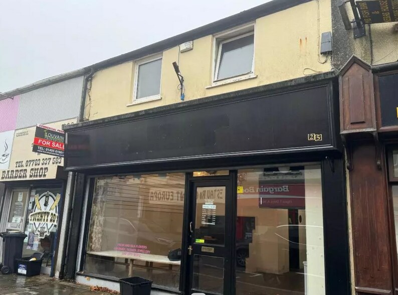 25 Commercial St, Tredegar à vendre - Photo principale – Image 1 sur 18