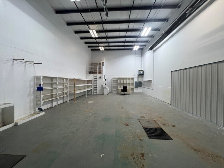 5512 45th St, Leduc, AB à louer - Photo de l’immeuble – Image 2 sur 6