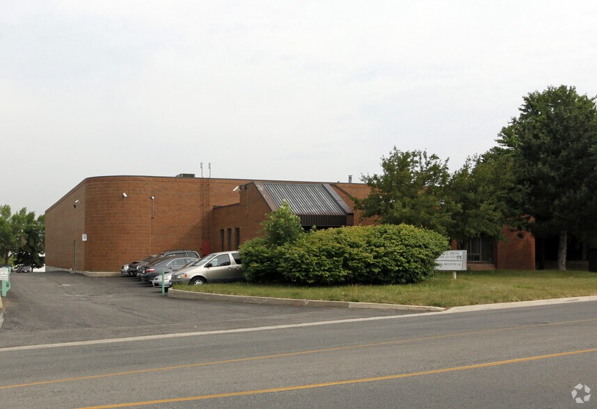 175 Watline Ave, Mississauga, ON à louer - Photo principale – Image 1 sur 2