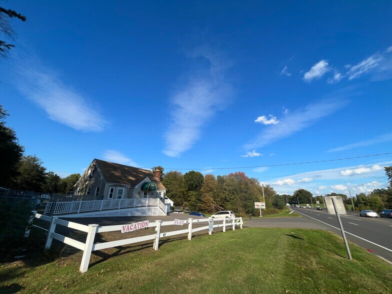 130 Meriden Rd, Middlefield, CT à louer - Photo principale – Image 1 sur 9